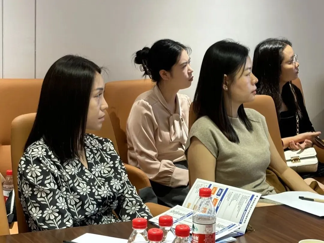 星知航走进深圳社区开展公益升学讲座 解读香港升学与身份规划 配图5